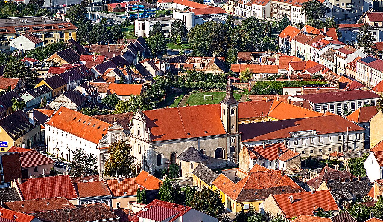 
<span>piaristický klášter s kostelem sv. Jana Křtitele v Mikulově</span>
