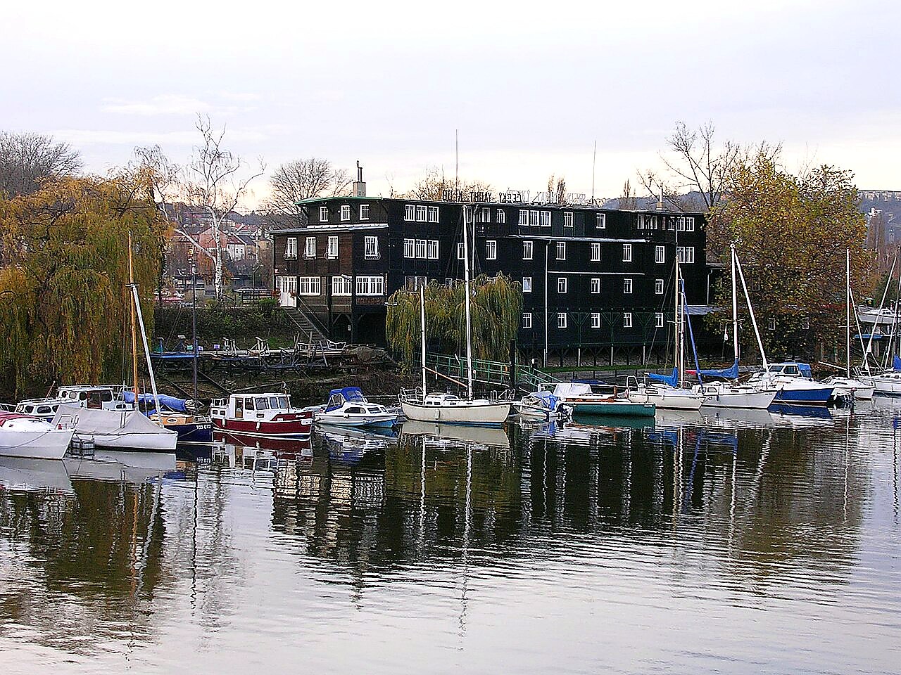 
<span>Loděnice Českého Yacht Klubu</span>
