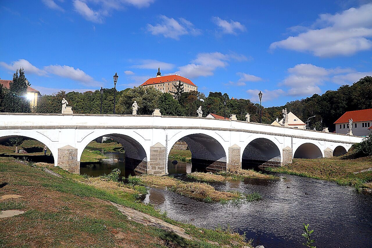 
<span>barokní most v Náměšti nad Oslavou</span>
