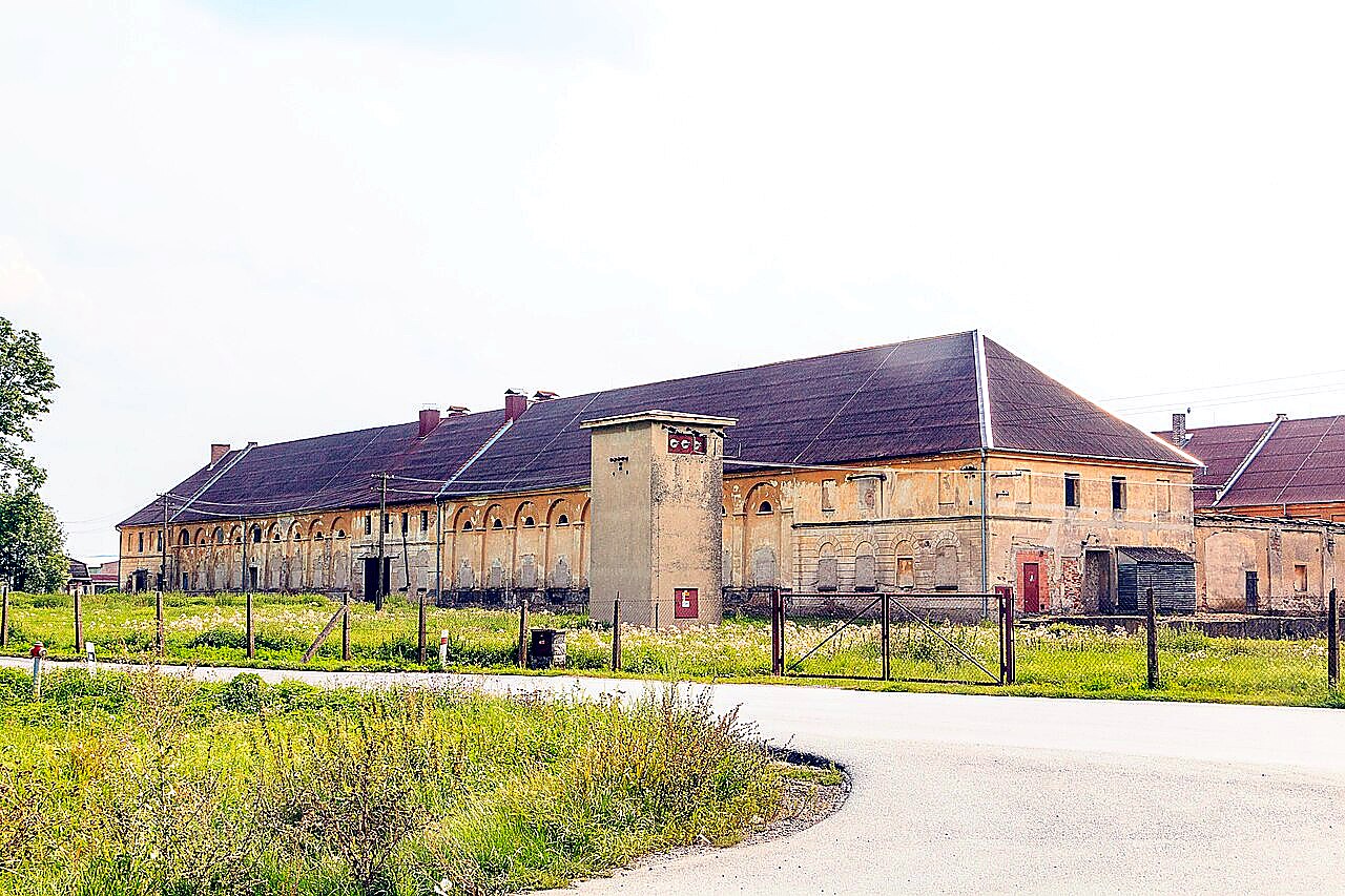 
<span>statek Ostrov</span>

