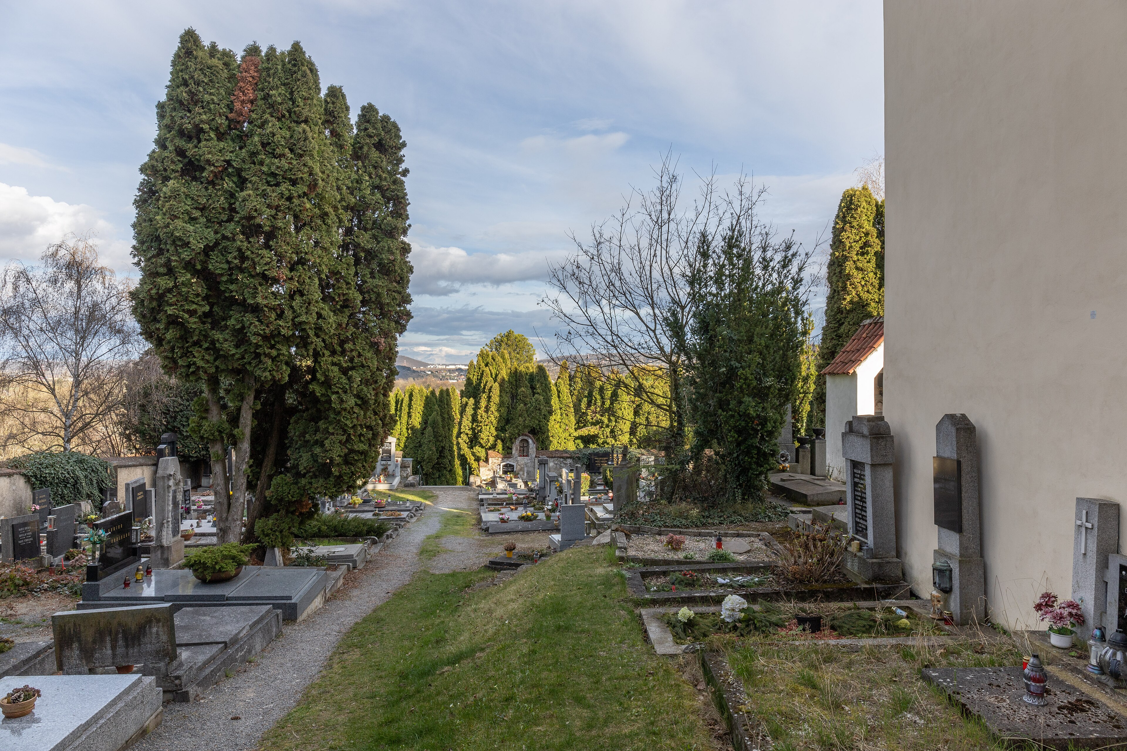 Dnešní pohled – Kostel Nanebevzetí Panny Marie (Černošice)