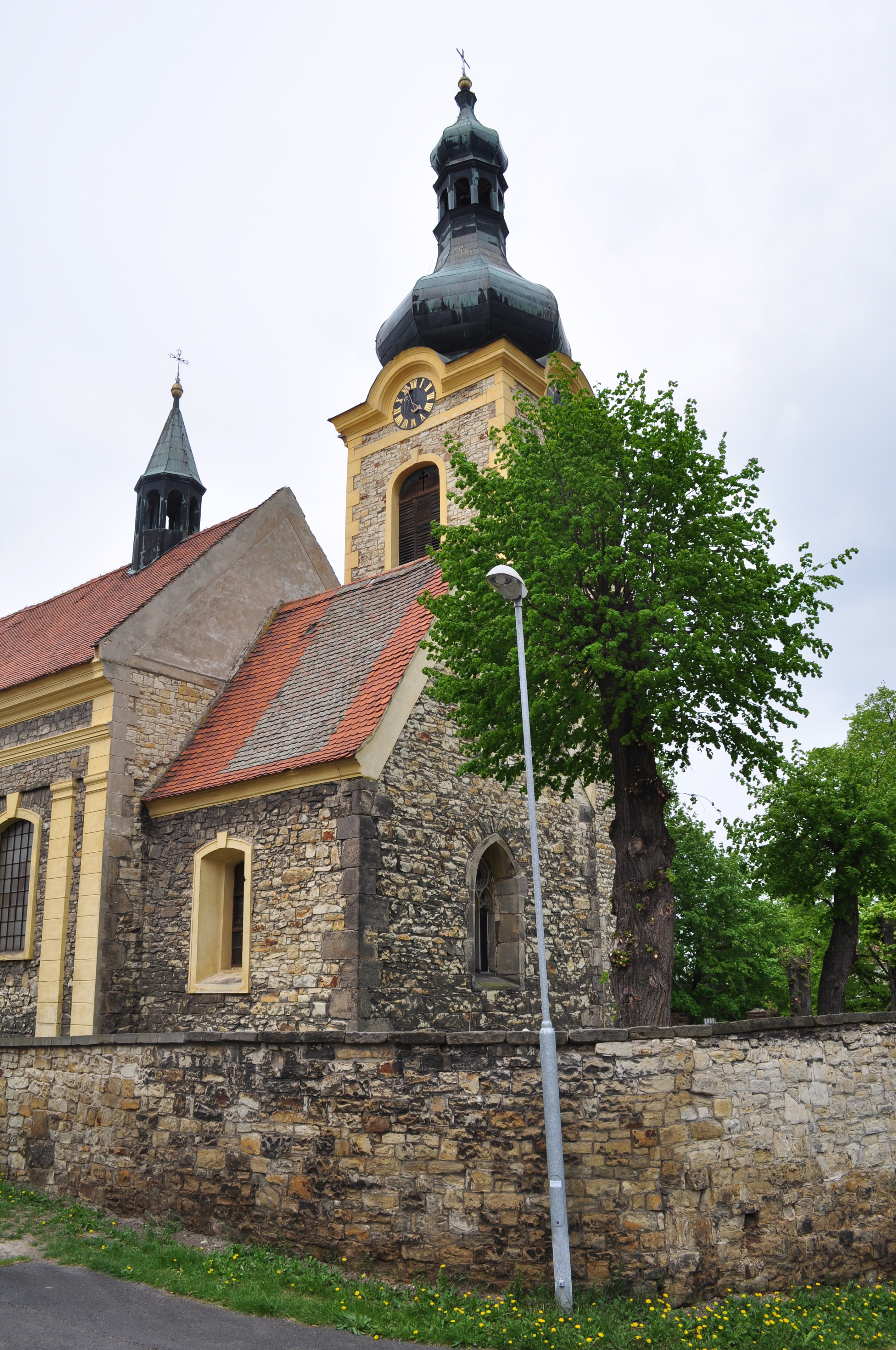 Dnešní pohled – Kostel Nanebevzetí Panny Marie (Vrbno nad Lesy)