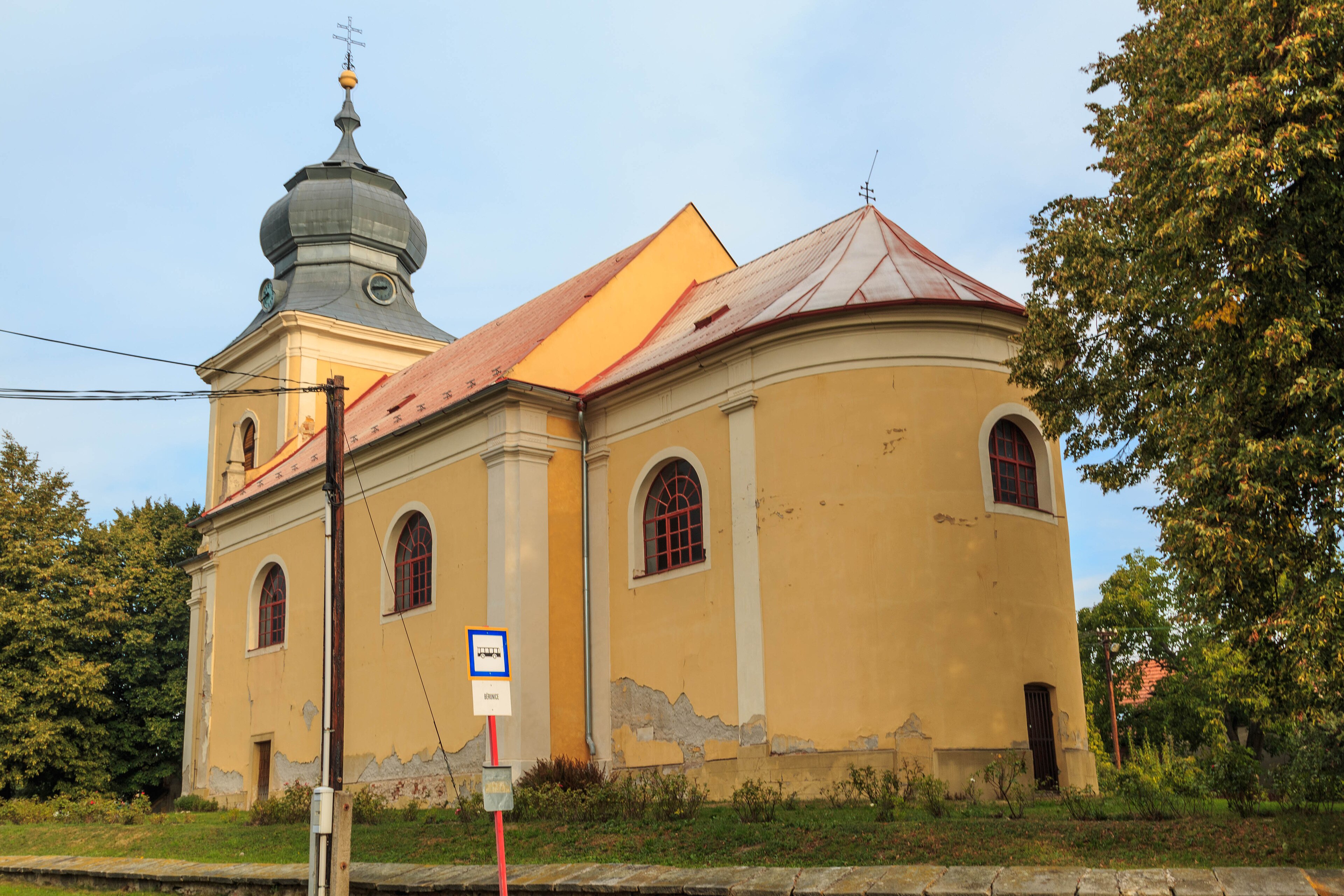 Dnešní pohled – Kostel Narození Panny Marie (Běrunice)