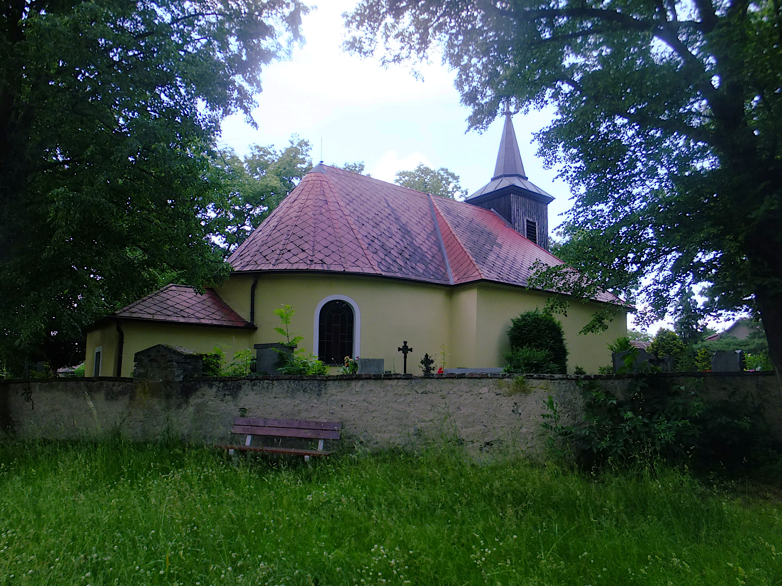 Dnešní pohled – Kostel svatého Zikmunda (Velká Hraštice)