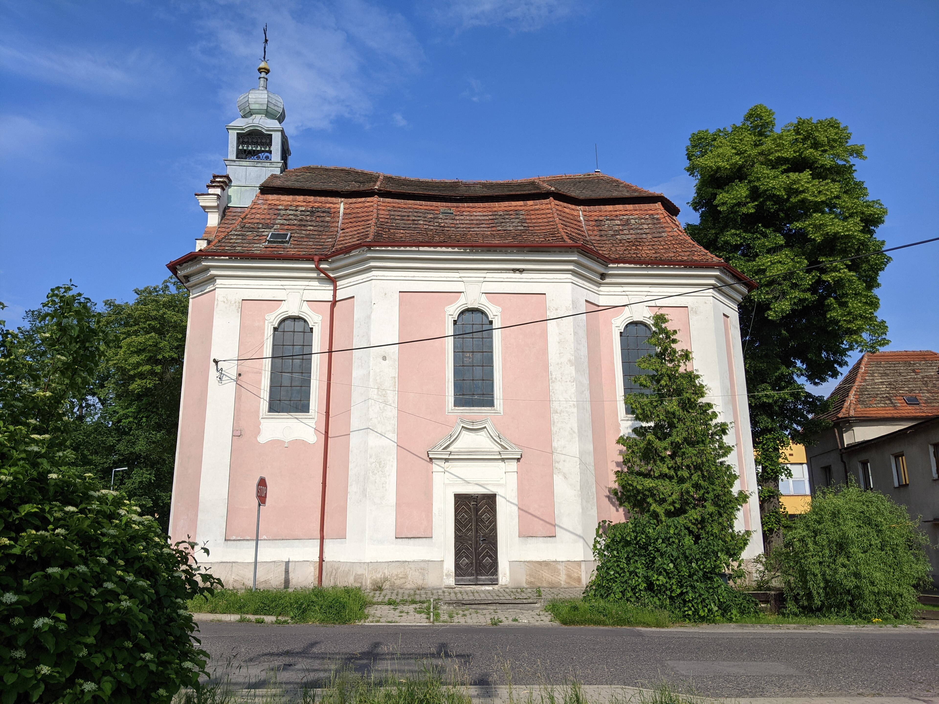 Dnešní pohled – kaple Nanebevzetí Panny Marie (Hoštka)
