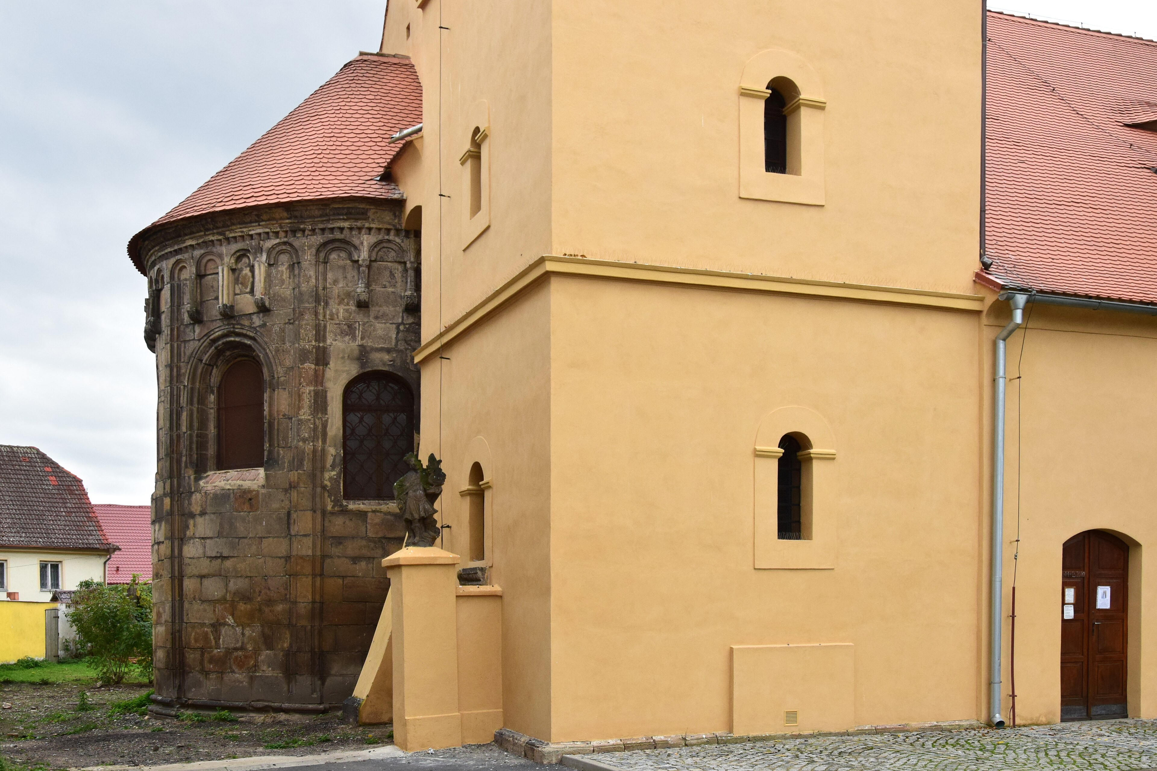 Dnešní pohled – kostel Povýšení svatého Kříže (Údlice)