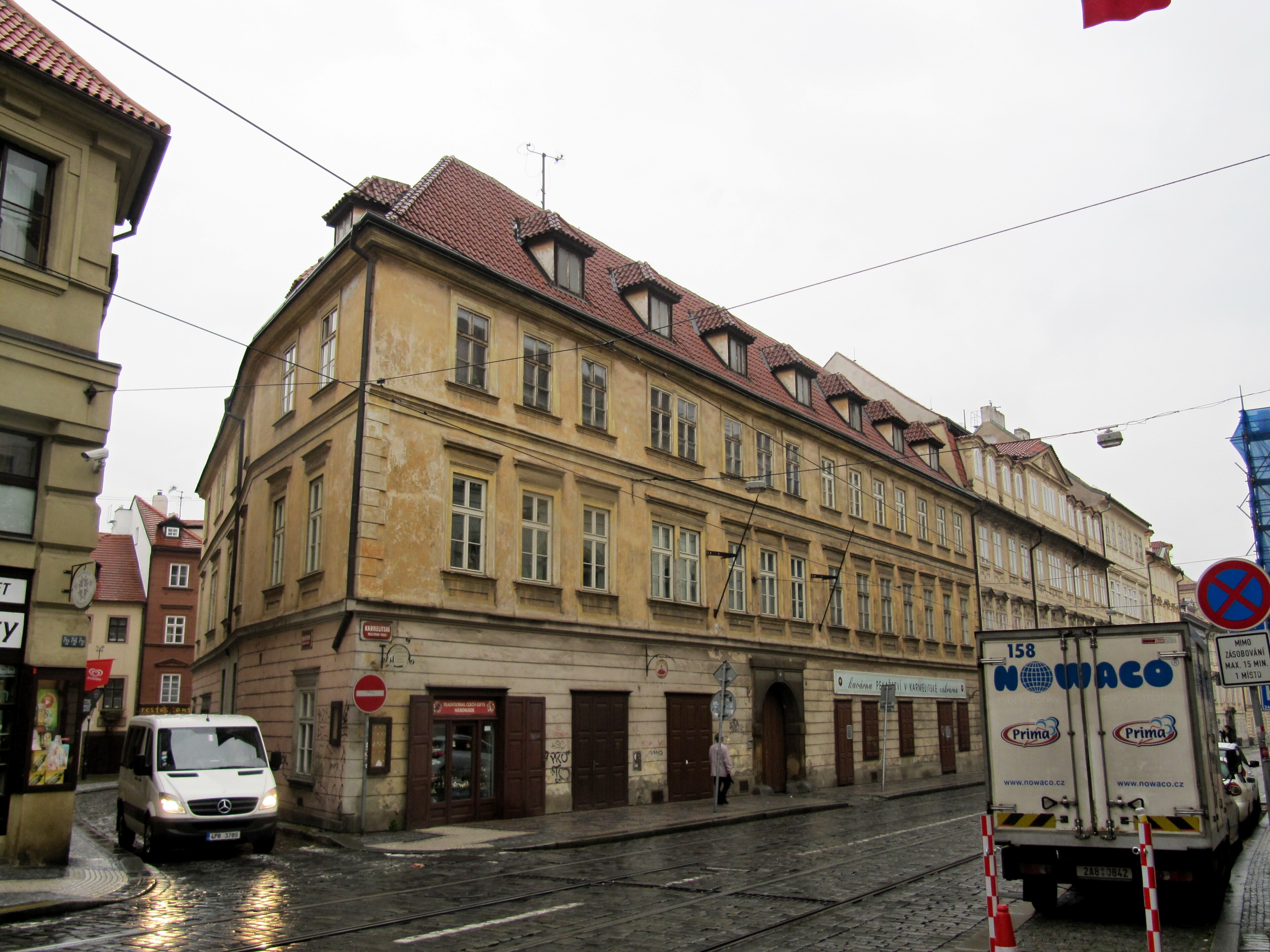 Dnešní pohled – Karmelitská