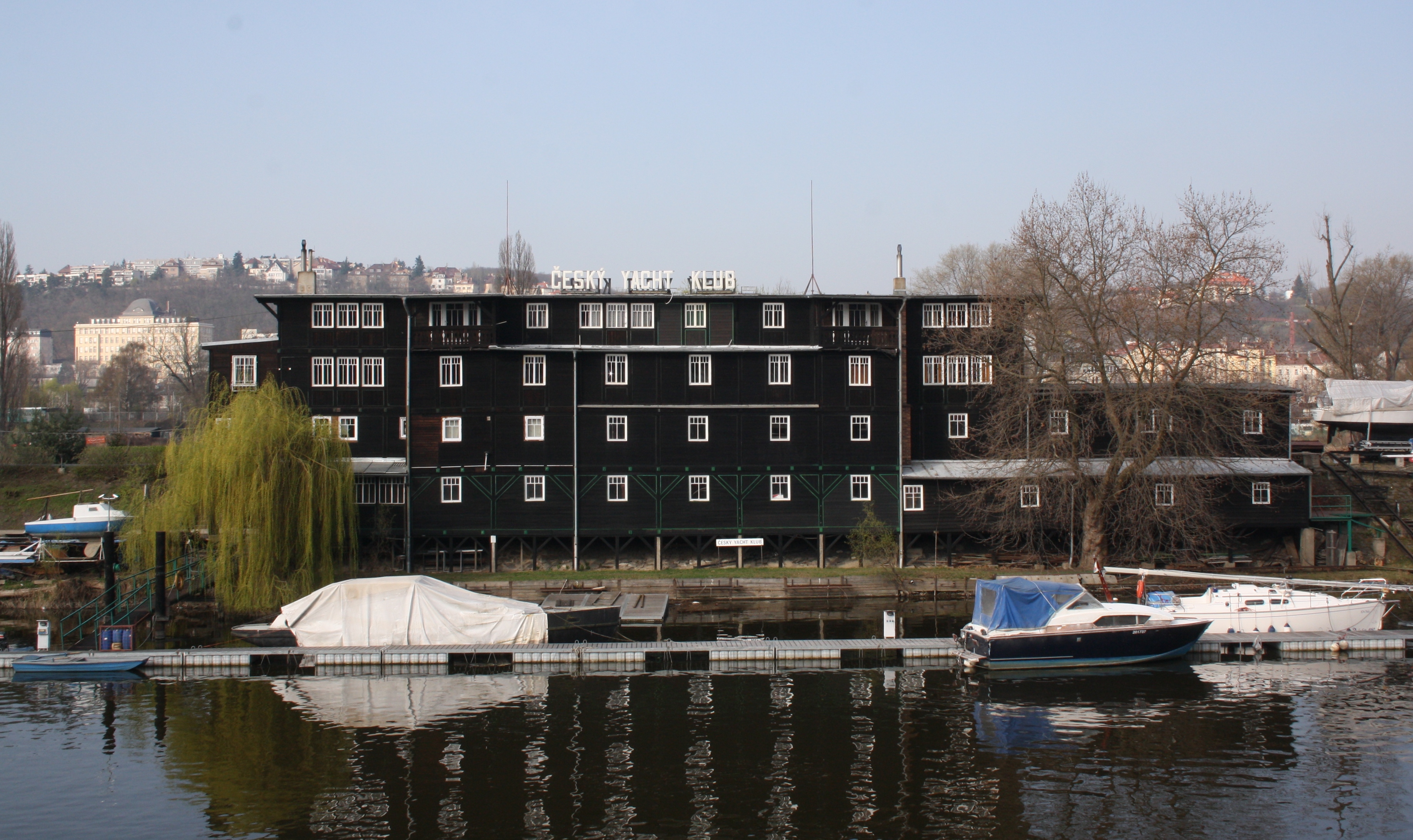 Dnešní pohled – Loděnice Českého Yacht Klubu