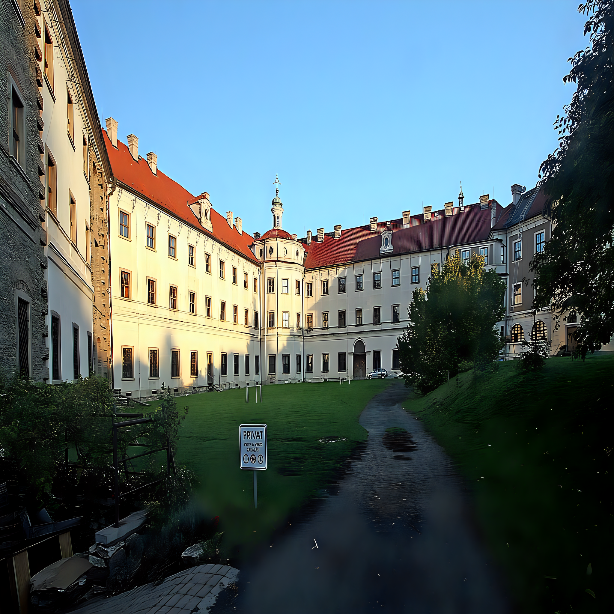
<span>Církevní gymnázium sv. Voršily v Kutné Hoře</span>
