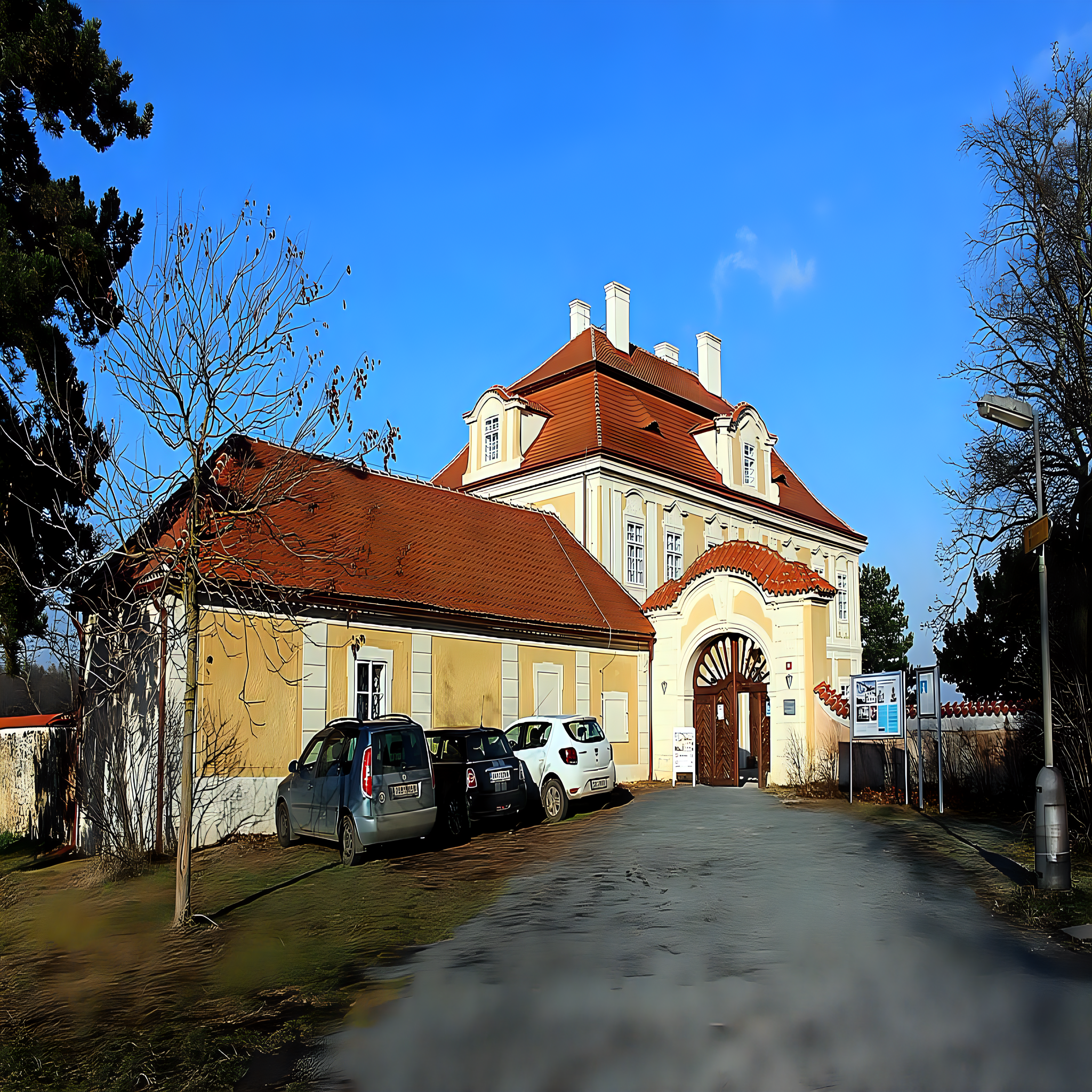 
<span>Horní zámek Panenské Břežany</span>
