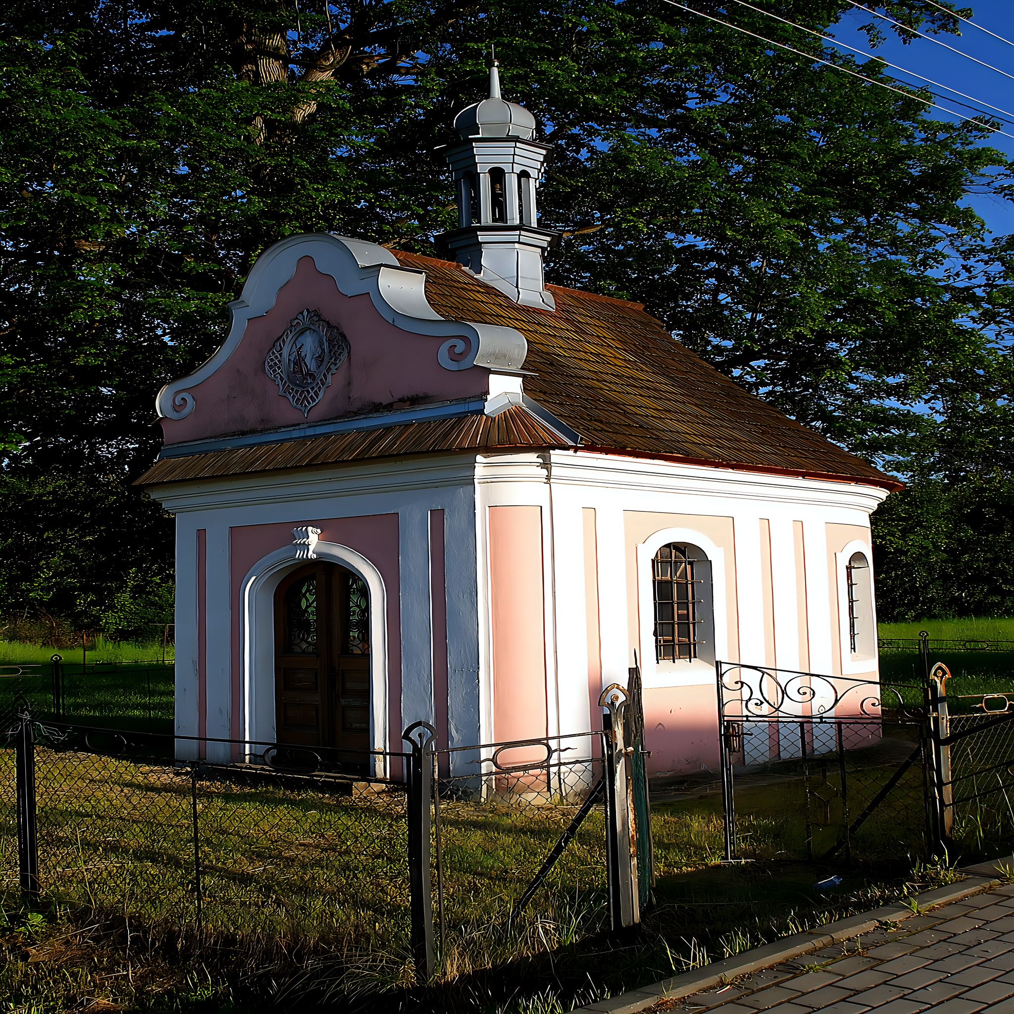 
<span>Kaple svaté Trojice (Zlaté Hory)</span>
