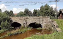 kamenný most přes Stržský potok ve Světnově