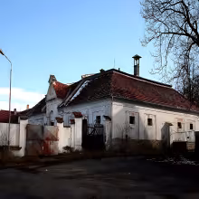 Bzí