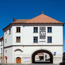 Měnínská brána