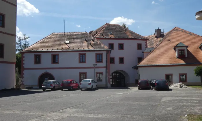 Starý zámek Lnáře