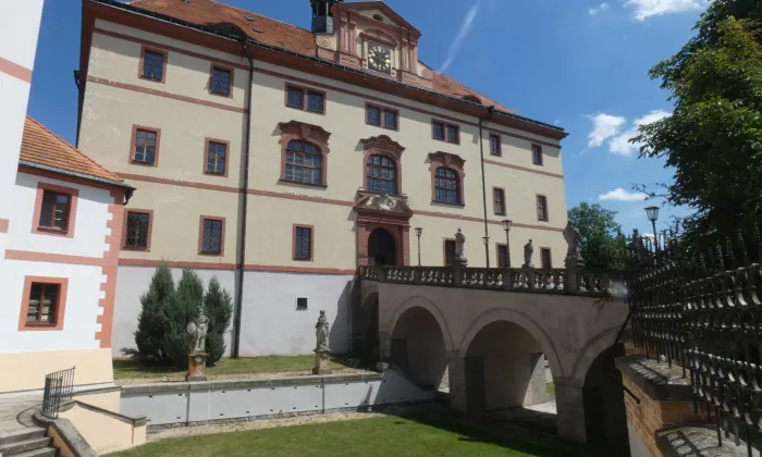 Starý zámek Lnáře