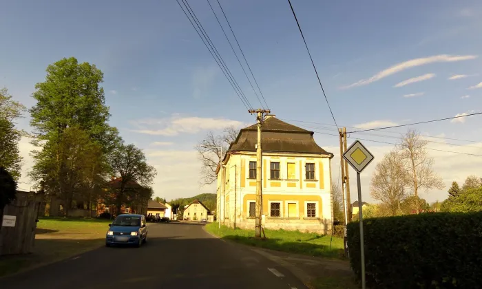Kostel svatého Jana Nepomuckého ve Starých Křečanech
