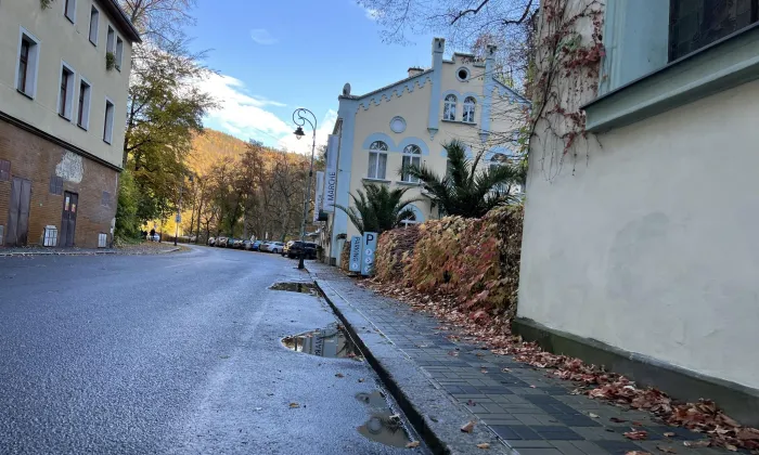 Kostel svatých Petra a Pavla (Karlovy Vary)