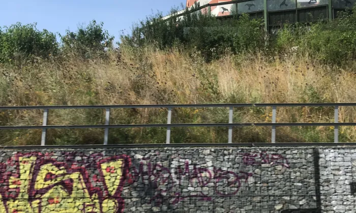 přemostění železnice u Pražské ulice v Hostivaři