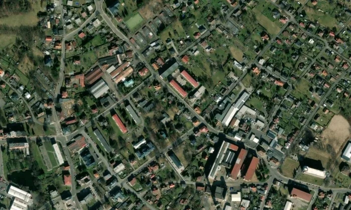 Červený kostel ve Varnsdorfu – letecký pohled