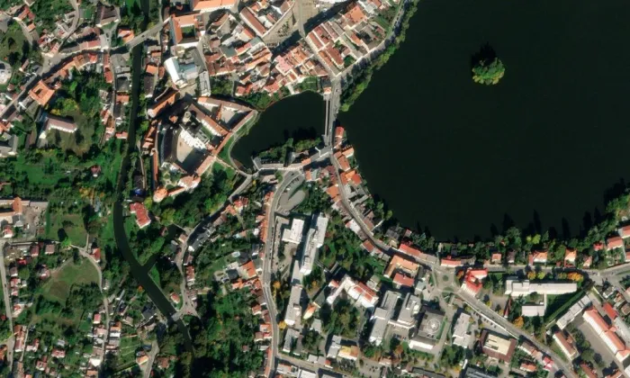 Bývalý kostel svaté Alžběty v Jindřichově Hradci – letecký pohled