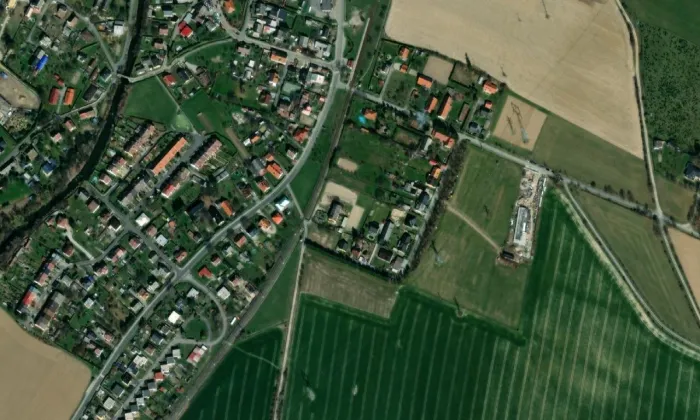 baptistická modlitebna ve Vikýřovicích – letecký pohled