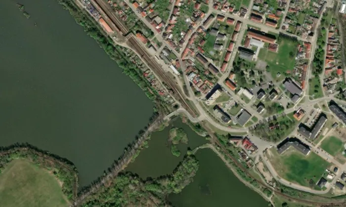 barokní kamenný mostek ve Zlivi – letecký pohled