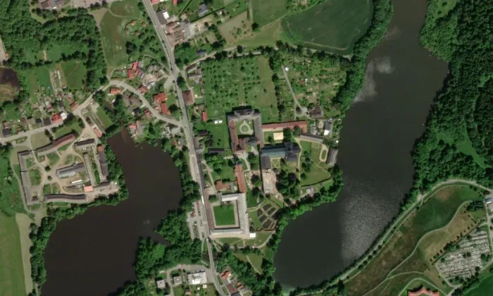 Bazilika Nanebevzetí Panny Marie a svatého Mikuláše – letecký pohled