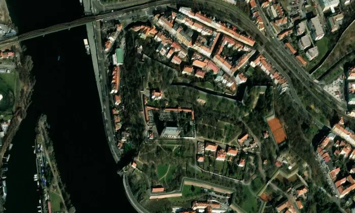 Bazilika svatých Petra a Pavla na Vyšehradě – letecký pohled