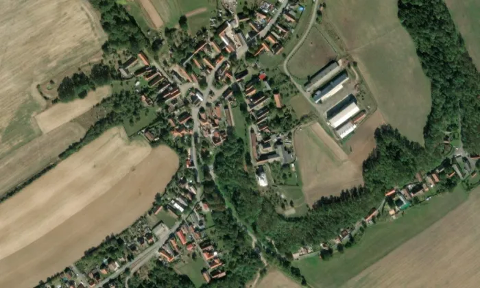 Boží muka a smírčí kříž – letecký pohled