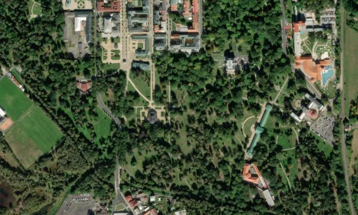 Dvorana Glauberových pramenů – letecký pohled