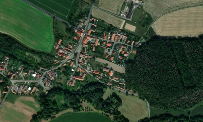 evangelický kostel v Dvakačovicích – letecký pohled