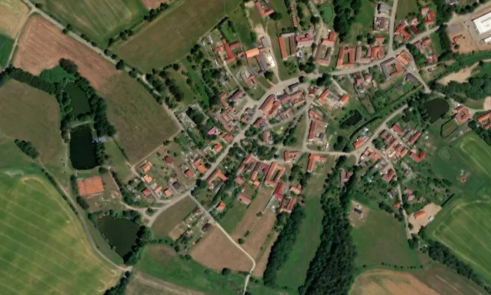 evangelický kostel v Moravči – letecký pohled
