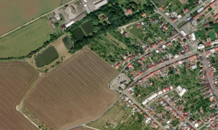 Hřbitovní kostel Nanebevzetí Panny Marie – letecký pohled