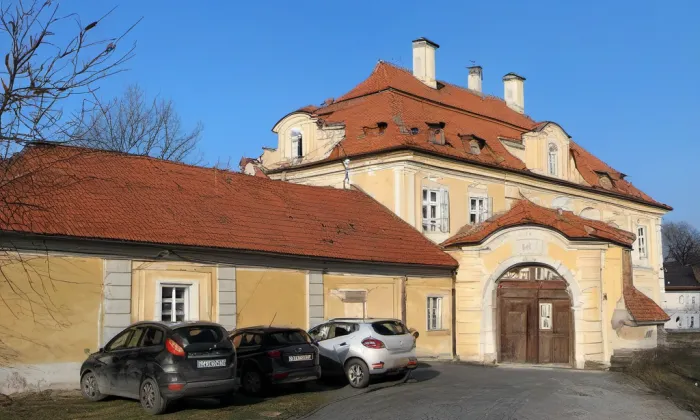 Horní zámek Panenské Břežany – historical