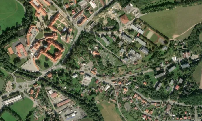 Hrobka Metternichů v Plasích – letecký pohled
