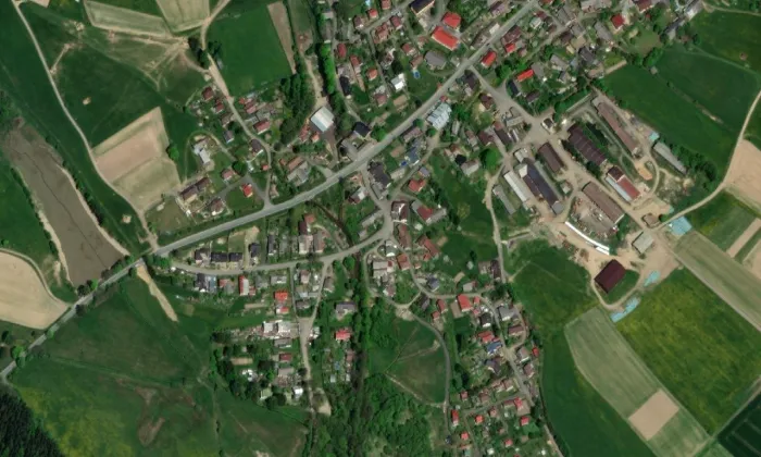 kamenný most přes Stržský potok ve Světnově – letecký pohled