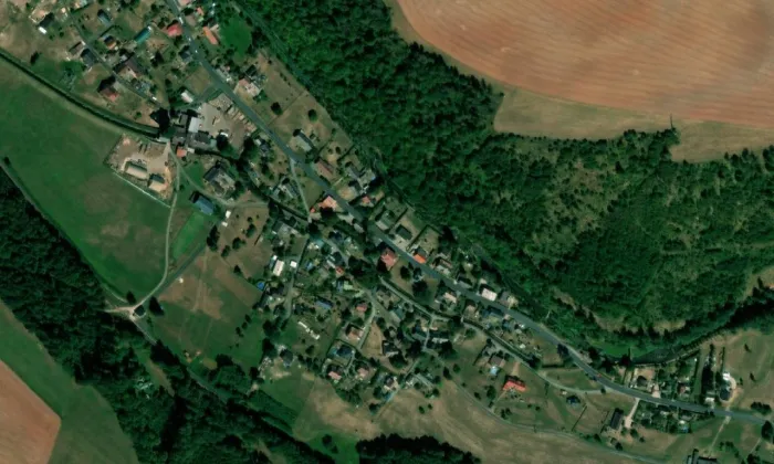 kaple Nejsvětější Trojice (Klášterská Lhota) – letecký pohled
