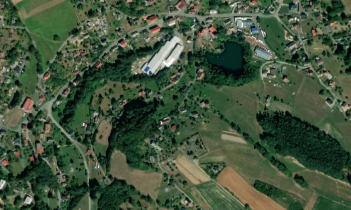 kaple Povýšení svatého Kříže v Jesenném – letecký pohled