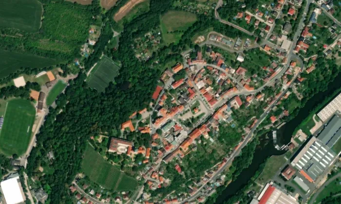 kaple svaté Rodiny (Benátky nad Jizerou I) – letecký pohled