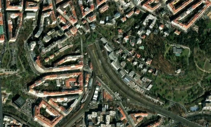 kaple svaté Rodiny (Praha 2) – letecký pohled