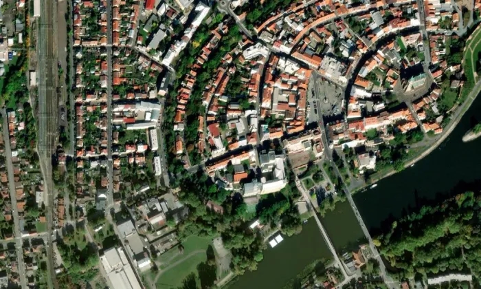 kaple svatého Jana Nepomuckého v Nymburce – letecký pohled