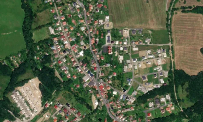 kaple svatého Václava v Kudlově – letecký pohled
