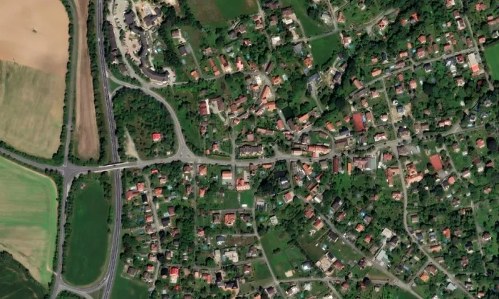 kaple svatého Vojtěcha v Senohrabech – letecký pohled
