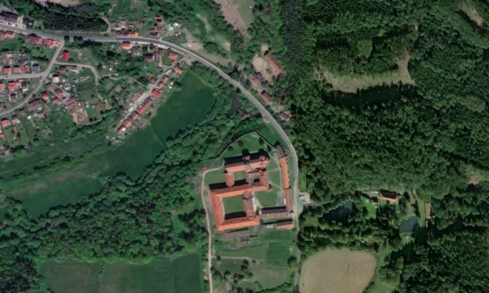 Kladrubský klášter – letecký pohled