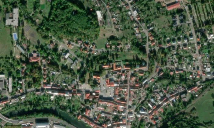 Konojedovský zámeček v Benešově nad Ploučnicí – letecký pohled