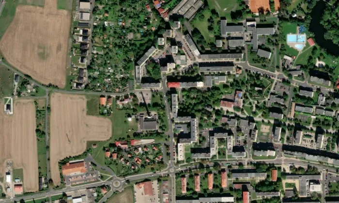 Kostel Čtrnácti svatých pomocníků (Louny) – letecký pohled
