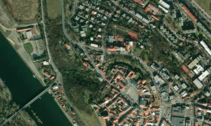 kostel Čtrnácti svatých pomocníků (Mělník) – letecký pohled