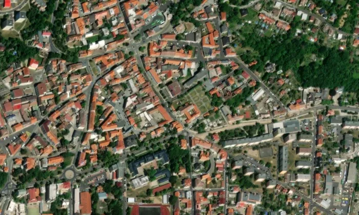 Kostel Korunování Panny Marie – letecký pohled