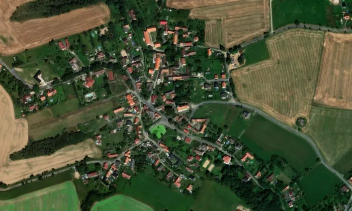 Kostel Nalezení svatého Kříže (Nesvačily) – letecký pohled